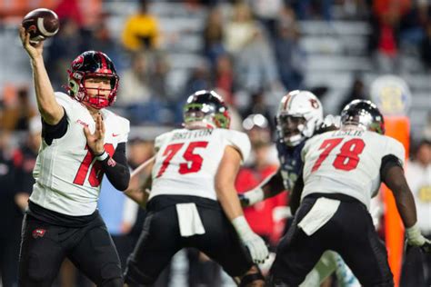 Reed’s 4 TD passes carry Western Kentucky past Florida International, 41-28